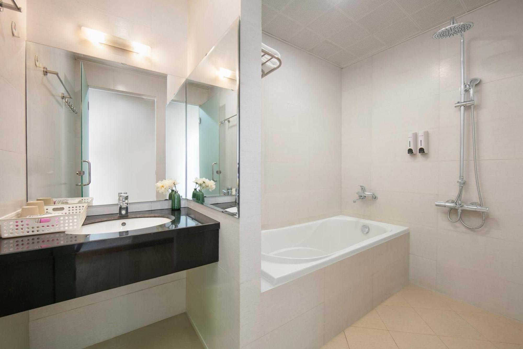 Hb Serviced Apartment - 121B Quan Hoa ハノイ市 エクステリア 写真