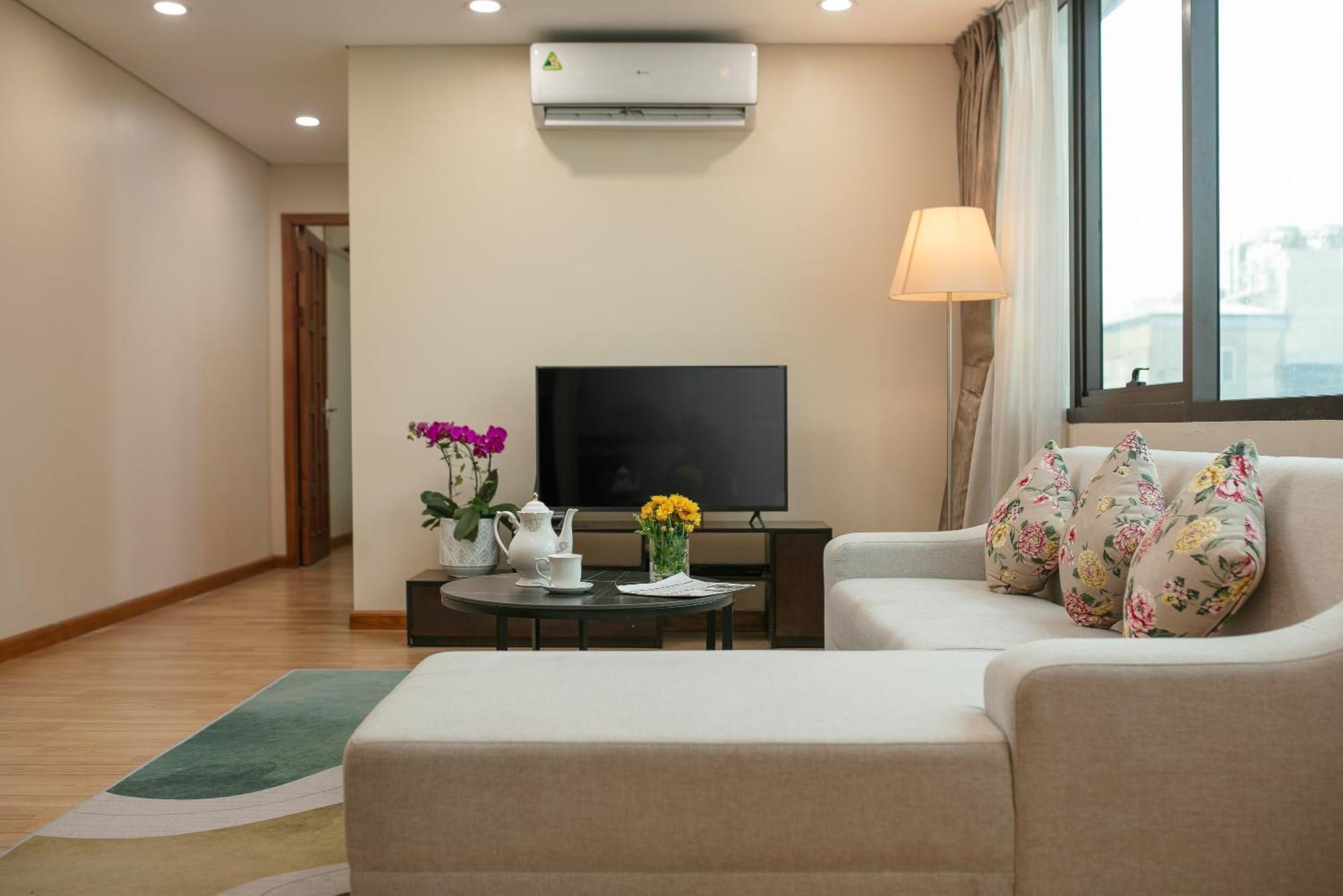 Hb Serviced Apartment - 121B Quan Hoa ハノイ市 エクステリア 写真