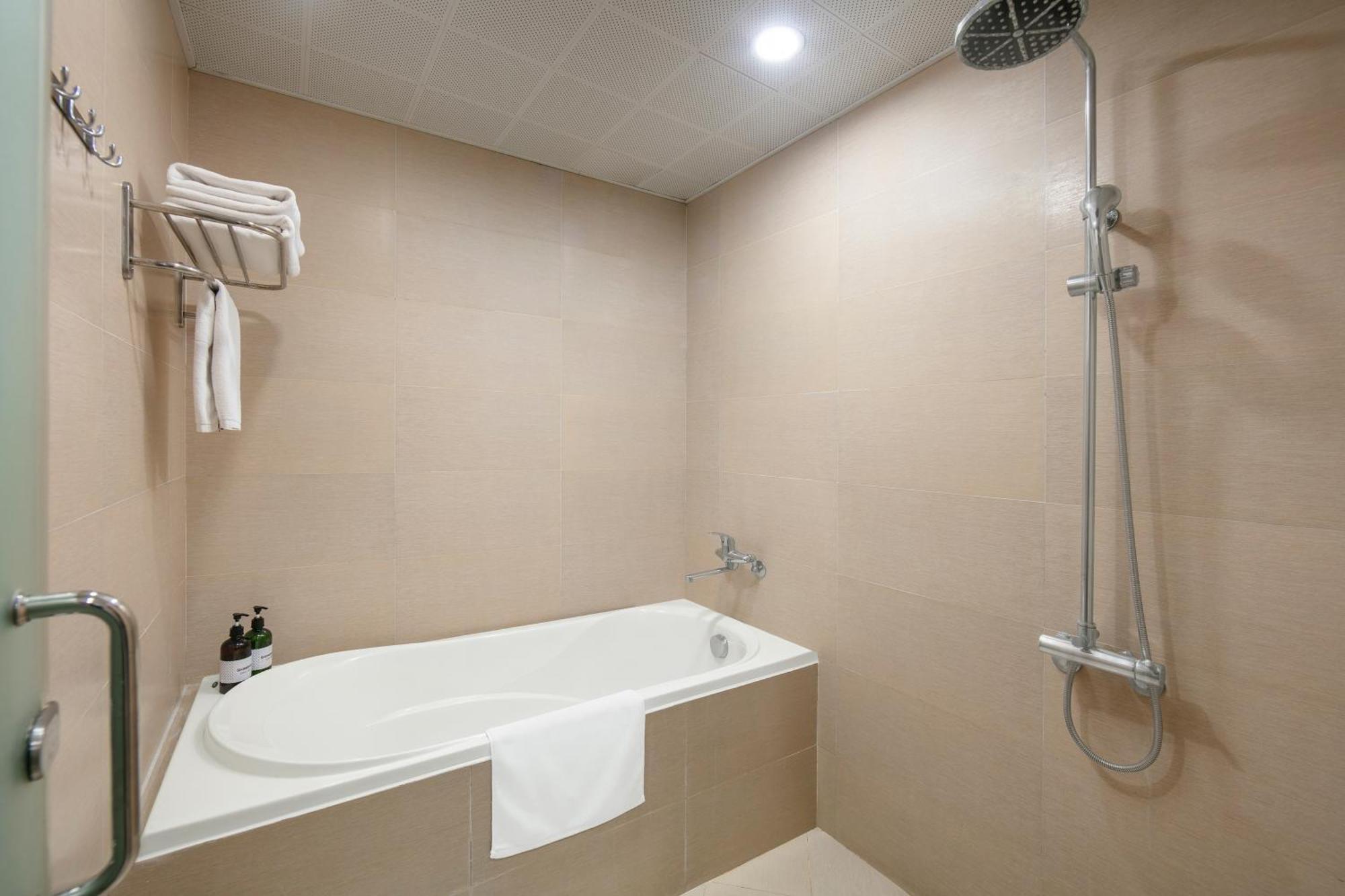 Hb Serviced Apartment - 121B Quan Hoa ハノイ市 エクステリア 写真