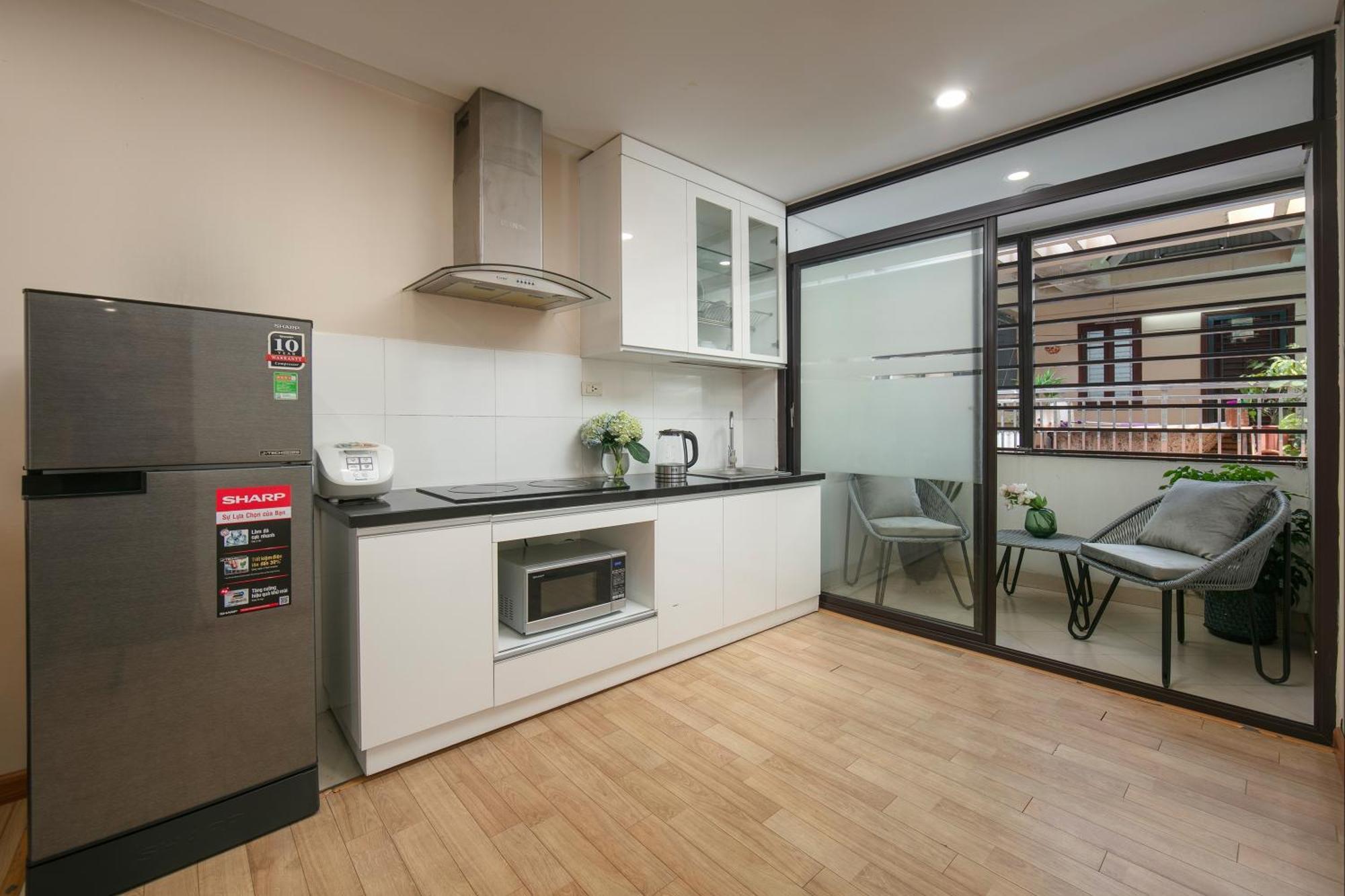 Hb Serviced Apartment - 121B Quan Hoa ハノイ市 エクステリア 写真